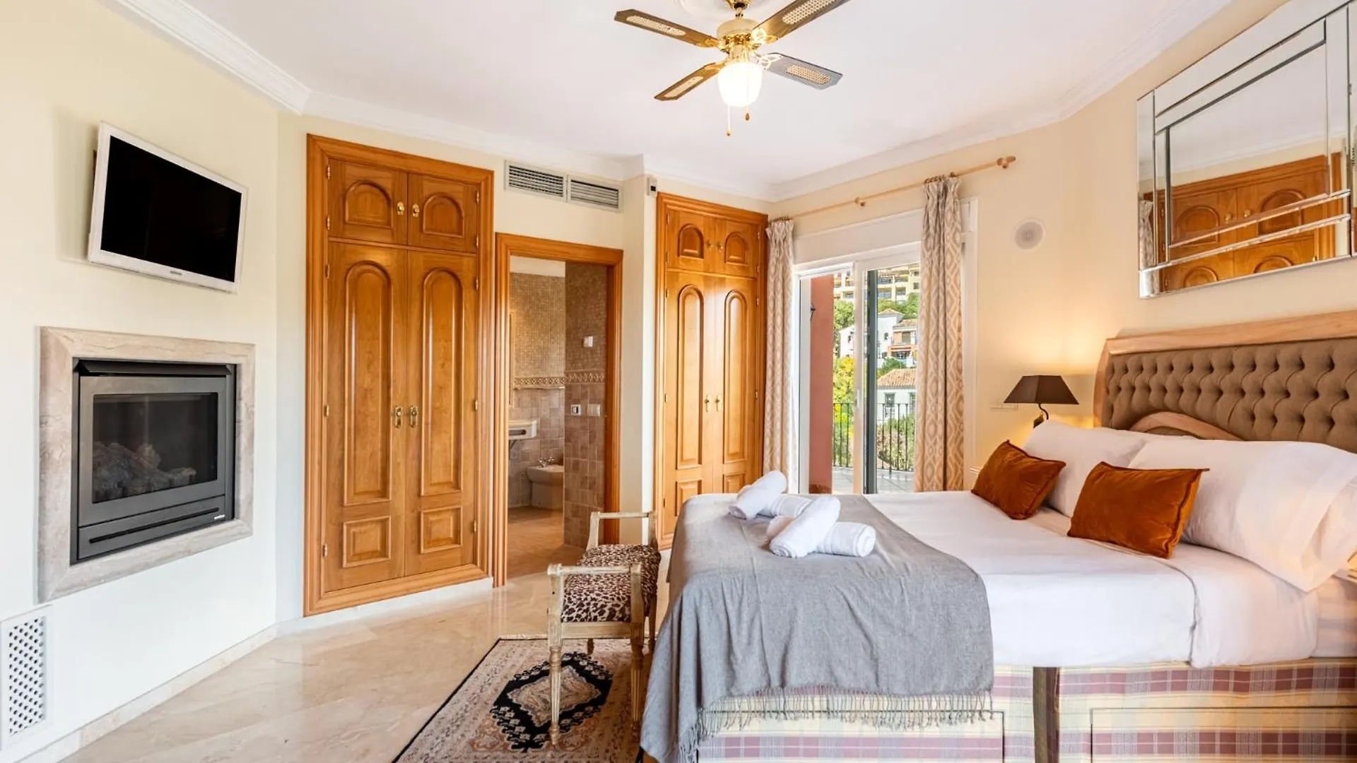 Villa Alhambra 6 Bedroom Pool & Views Benahavis 0*,  Spain